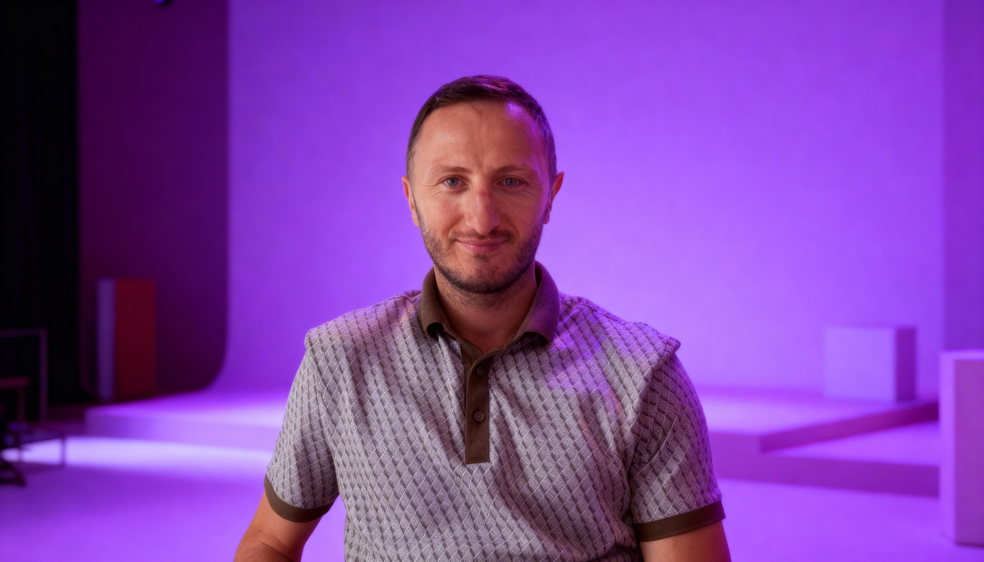 Dusan Jovanovski in the EXTFOX studio
